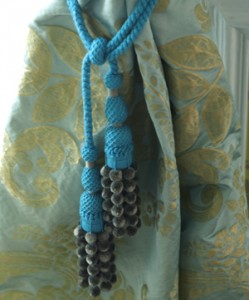 trimming-briati-tie-back-turquoise-print
